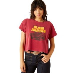 Koszulka damska Ariat Sendero Slow Horses. Czerwone t-shirty damskie Ariat, bez wzorów, bez kołnierzyka. Za 216.00 zł.