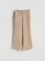 Spodnie z lyocellem - beżowy. Brązowe spodnie materiałowe damskie Reserved, bez wzorów, z lyocellu. Za 129.99 zł.