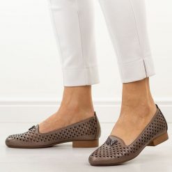 Brązowe ażurowe półbuty damskie M.Daszyński Sa222-3. Brązowe półbuty damskie M.Daszyński, z aplikacjami, ze skóry, eleganckie, bez obcasa, na płaskiej podeszwie. Za 179.00 zł.