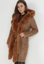 Brązowy Płaszcz Taliowany z Futerkiem Molko. Brązowe płaszcze damskie Born2be, l, bez wzorów, ze skóry, eleganckie. Za 189.99 zł.