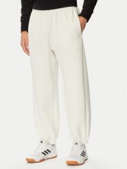 Adidas Spodnie dresowe Soft Lux KF8574 Kremowy Regular Fit. Białe spodnie dresowe męskie Adidas, bez wzorów, z dresówki. Za 329.99 zł.