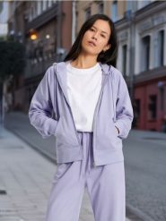 Bluza z kapturem - niebieski. Niebieskie bluzy z kapturem damskie Sinsay, l. W wyprzedaży za 25.99 zł.