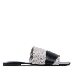 Klapki DeeZee. Brązowe klapki damskie DeeZee, bez wzorów, bez obcasa. Za 129.99 zł.