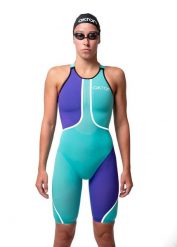 Kombinezon Z Odkrytymi Plecami Akron Venom Hero – Aqua / Fioletowy - Rozmiar 26. Fioletowe kombinezony damskie AKRON, bez wzorów, z materiału, bez kołnierzyka, bez ramiączek. Za 1,334.13 zł.