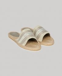 Superdry Canvas Espadrille Overlay Sliders – Espadryle-slidery z płócienną paską. Szare espadryle damskie Superdry., bez wzorów, z bawełny, bez obcasa, na obcasie. Za 221.75 zł.