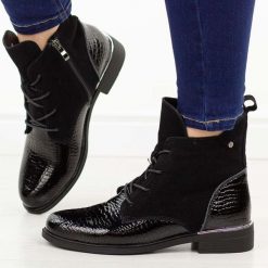 Czarne crock skórzane botki damskie płaskie Filippo Dbt4749/25. Czarne botki damskie Filippo, na jesień, z lakierowanej skóry, eleganckie, z okrągłym noskiem, bez obcasa, na płaskiej podeszwie, bez zapięcia. Za 319.00 zł.