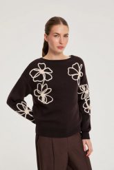 Sweter z aplikacją brązowy. Brązowe swetry klasyczne damskie MOODO, l, z poliesteru, bez kołnierzyka. Za 159.99 zł.