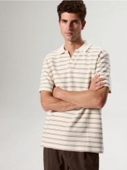 Koszulka polo regular w paski - beżowy. Brązowe koszulki polo męskie Reserved, l, bez wzorów, z bawełny, bez ramiączek. W wyprzedaży za 59.99 zł.