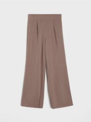 Spodnie wide leg z dzianiny scuba - brązowy. Brązowe spodnie materiałowe damskie Sinsay, bez wzorów, z dzianiny. Za 49.99 zł.