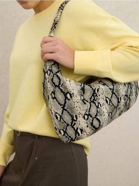 Torebka na ramię z wężowym motywem - wielobarwny. Torebki klasyczne damskie Sinsay, bez wzorów, bez dodatków. Za 49.99 zł.