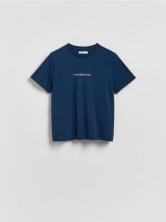 T-shirt z napisem - granatowy. Niebieskie t-shirty damskie Reserved, l, bez wzorów, z bawełny, bez kołnierzyka. Za 35.99 zł.