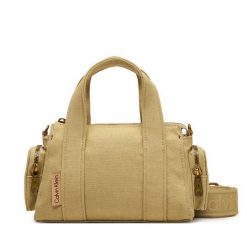 Torebka Calvin Klein. Brązowe torebki klasyczne damskie CALVIN KLEIN, bez wzorów, bez dodatków. Za 449.99 zł.