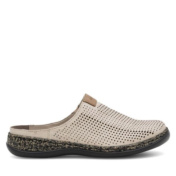 Klapki Rieker. Brązowe klapki damskie Rieker, bez wzorów, bez obcasa. Za 299.99 zł.