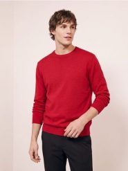 Bawełniany sweter basic - czerwony. Czerwone swetry męskie Sinsay, l, bez wzorów, z bawełny, bez kołnierzyka. Za 39.99 zł.