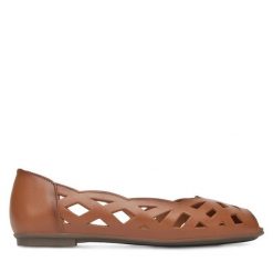 Sandały Lasocki. Brązowe sandały damskie Lasocki, bez wzorów, bez obcasa, na płaskiej podeszwie. Za 159.99 zł.