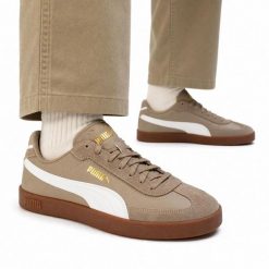Buty męskie sneakersy sportowe Puma CLUB II ERA. Białe buty sportowe na co dzień męskie Puma, z jeansu, bez zapięcia, trekkingowe. Za 199.00 zł.