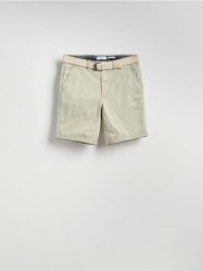 Szorty slim fit - jasnozielony. Zielone szorty męskie Reserved, z bawełny, bez kołnierzyka. Za 139.99 zł.