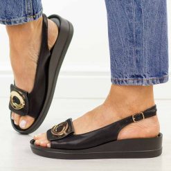Czarne sandały damskie na platformie Potocki 43368. Czarne sandały damskie POTOCKI, z aplikacjami, ze skóry, bez obcasa, na platformie. Za 169.00 zł.