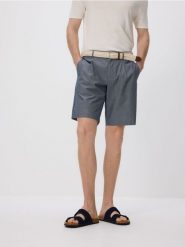 Szorty chino z paskiem - granatowy. Niebieskie szorty męskie Reserved, z bawełny, bez kołnierzyka. Za 129.99 zł.