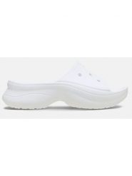 Crocs Klapki "Bae" w kolorze białym rozmiar: 38/39. Białe klapki damskie Crocs, bez wzorów, bez obcasa. Za 172.89 zł.