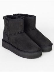 ISLAND BOOT Botki zimowe "Caspian" w kolorze czarnym rozmiar: 37. Czarne botki damskie Island Boot, na zimę, bez obcasa, bez zapięcia. Za 136.45 zł.