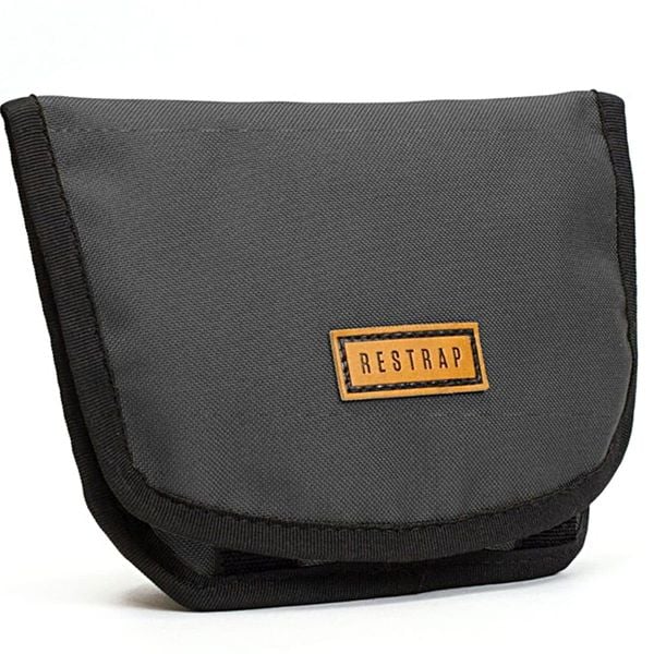 Torba z paskiem Restrap Hip Pouch. Szare torebki klasyczne damskie RESTRAP, bez wzorów, bez dodatków. Za 124.00 zł.