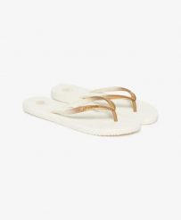 Superdry Klapki Core Metallic z gumy i EVA – OFF WHITE. Białe klapki damskie Superdry., bez wzorów, z gumy, bez obcasa. Za 77.50 zł.