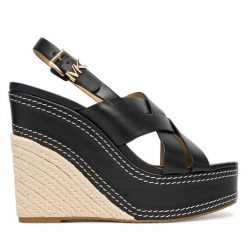 Sandały MICHAEL Michael Kors. Czarne kozaki damskie MICHAEL Michael Kors, bez wzorów, bez obcasa, na koturnie. Za 739.99 zł.