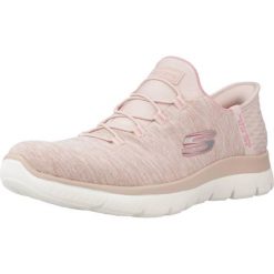 Tenisówki Skechers Model Slip-ins Summits- Dazzling Haze Kolor Rose. Czerwone trampki i tenisówki damskie Skechers, bez wzorów, z materiału. Za 249.99 zł.