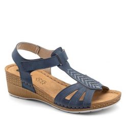 Sandały Inblu. Niebieskie sandały damskie Inblu, bez wzorów, bez obcasa, na koturnie. Za 73.99 zł.