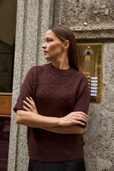 Sweter z krótkimi rękawami burgundowy. Czerwone swetry klasyczne damskie MOODO, l, z elastanu, bez kołnierzyka. Za 129.99 zł.