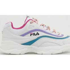 Fila - Buty Ray Low. Białe buty sportowe na co dzień damskie Fila, bez wzorów, z gumy. W wyprzedaży za 339.90 zł.