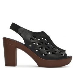Sandały Lasocki. Czarne sandały damskie Lasocki, bez wzorów, bez obcasa, na słupku. Za 179.99 zł.