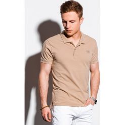 Koszulka męska polo klasyczna bawełniana - beżowa V24. Brązowe koszulki polo męskie Ombre Clothing, m, bez wzorów, z bawełny, bez ramiączek. W wyprzedaży za 19.99 zł.