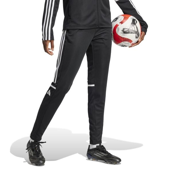 Damskie spodnie dresowe adidas Squadra25. Białe spodnie sportowe damskie Adidas, s, z dresówki, do piłki nożnej. Za 131.99 zł.