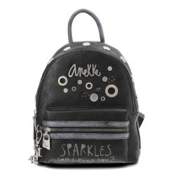 Czarny Zgrabny Plecak Damski Anekke Premium. Czarne plecaki damskie Anekke, z aplikacjami, z materiału, eleganckie. Za 399.00 zł.