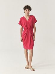 TATUUM Sukienka w kolorze różowym rozmiar: M. Różowe sukienki damskie Tatuum, m, bez wzorów, bez kołnierzyka, bez ramiączek, midi. Za 183.15 zł.