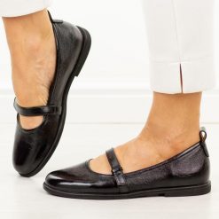 Czarne skórzane baleriny damskie Filippo Dp7742/26. Czarne baleriny damskie Filippo, bez wzorów, z jeansu, bez obcasa, na płaskiej podeszwie. Za 219.00 zł.