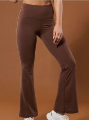Rozszerzane spodnie sportowe z wysokim stanem - brązowy. Brązowe spodnie sportowe damskie Sinsay, l. Za 39.99 zł.
