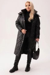 Pikowany czarny płaszcz z kapturem Valentina - komfort i elegancja na chłodne dni PLUS SIZE XXL. Czarne płaszcze damskie Moda Size Plus Iwanek, na zimę, plus size, bez wzorów, z materiału, eleganckie, plus size. W wyprzedaży za 379.90 zł.