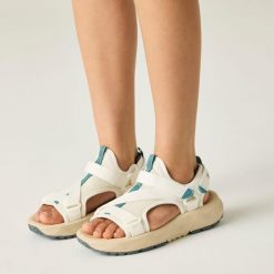 Sandały damskie Lito. Białe obuwie trekkingowe damskie Regatta, na lato. Za 169.99 zł.