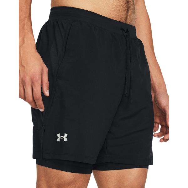 Under Armour UA LAUNCH 7 2-IN-1 SHORTS Spodenki męskie. Czarne szorty męskie Under Armour, z dzianiny, bez kołnierzyka. W wyprzedaży za 153.99 zł.