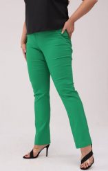 Zielone spodnie Nilda z prostą nogawką wysoki stan PLUS SIZE XXL. Zielone spodnie materiałowe damskie Nasi partnerzy, bez wzorów, z elastanu, biznesowe, z podwyższonym stanem, plus size. Za 159.90 zł.