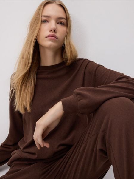 Gładka bluza - brązowy. Brązowe bluzy bez kaptura damskie Reserved, l, z dzianiny. Za 89.99 zł.