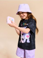 Portfel ze sztucznym futerkiem Care Bears - różowy. Czerwone portfele damskie Sinsay, bez wzorów. Za 25.99 zł.