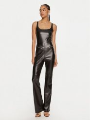 Patrizia Pepe Kombinezon 8T0041 E005 Czarny Slim Fit. Czarne kombinezony damskie Patrizia Pepe, bez wzorów, ze skóry, bez kołnierzyka, bez ramiączek. Za 1,299.00 zł.