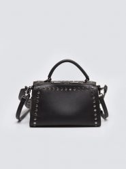 Torebka damska do ręki z dwoma dodatkowymi paskami czarna Priscilla 906. Czarne torebki klasyczne damskie Big Star, z aplikacjami, ze skóry, bez dodatków. W wyprzedaży za 159.99 zł.
