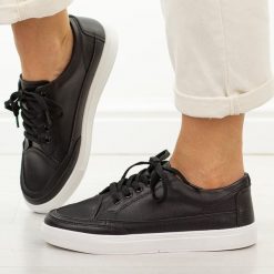 Czarne skórzane półbuty damskie Sergio Leone sp016. Czarne półbuty damskie Sergio Leone, bez wzorów, ze skóry, eleganckie, bez obcasa. Za 199.00 zł.