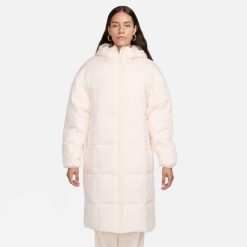 Kurtka uniwersalna damska Nike FB7675838. Brązowe kurtki damskie Nike, na zimę, uniwersalny, bez wzorów, z materiału, z kapturem. Za 353.00 zł.