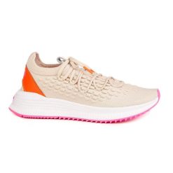 Puma Avid Fusefit ZLN 0480 – niskie buty sportowe kremowe. Białe buty sportowe na co dzień damskie Puma, bez wzorów. Za 325.99 zł.